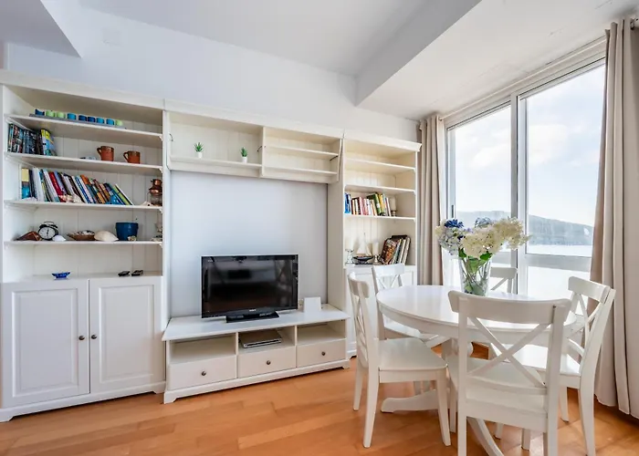 Fee4me Front Line Flat In Caion Apartman